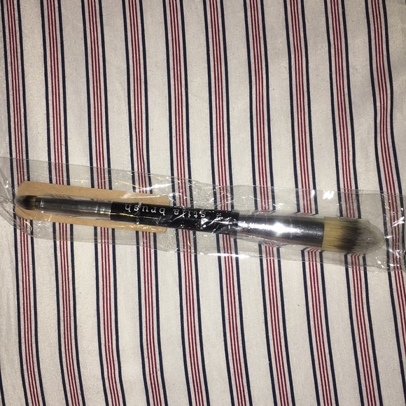 Brand new Stila Brush #33 - Picture 3 of 3